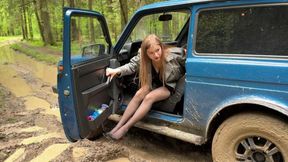 Car stuck girl in mud, csg, Aliona got stuck in mud, girl stuck in mud, car pushing from mud, black stockings in mud, muddy feet