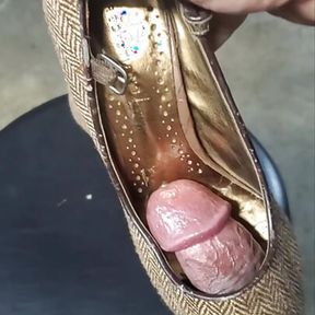 mechanic was playing with customer heels