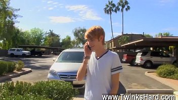 Twink sex Hippie stud Preston Andrews can&#039_t help but admire the chunk