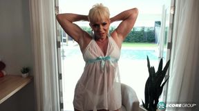 62-year-old Jean Lo's naked tits and fingered pussy show