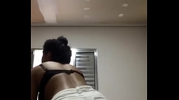 Novinha rebolando gostoso s&oacute_ de suti&atilde_