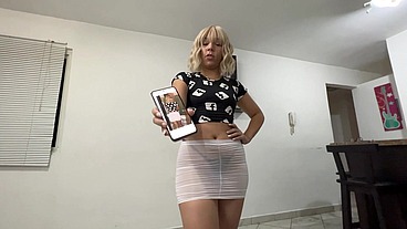 Hijastro Atrapado con las Fotos Sexys del Gran Culo de la Madrastra