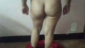 Lewd amateur Indian chick gets rid of her traditional saree to show her bum