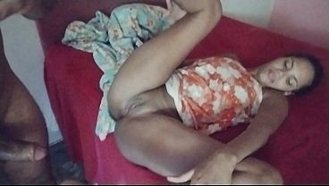 Minha enteada adora quando eu brinco com o cuzinho dela.