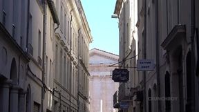 salope en jockstrzp fait monter des mecs de la rue et les suce