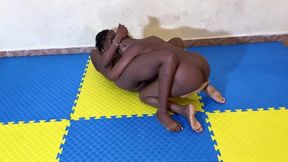 Pixie VS Vanessa Sexfight