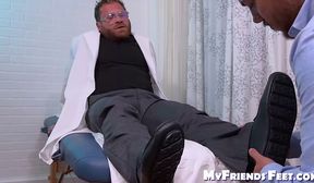 Doctor Riley Mitchel cums on Dans feet after foot worship