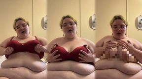 Jiggly SSBBW Titty Reveal