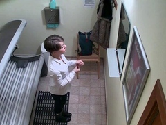Sexy MILF enjoys the solarium