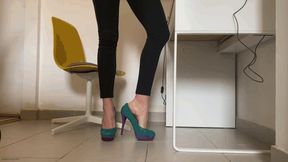 SORE FEET IN VERY HIGH HEELS (PART 1) **CUSTOM CLIP** - MP4 HD