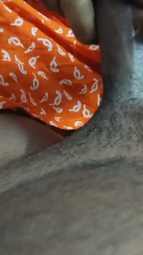 Girlfriend ne mere lund ko massage kar diye   Clip 1
