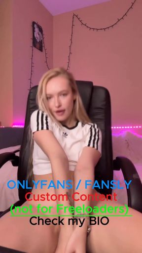 SLIM SOLO GIRL SENDS STEAMY VM TO HER BOYFRIEND