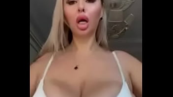 I play with boobs to the music of big natural saggy tits