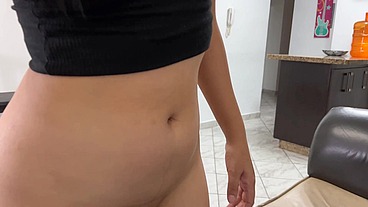 A mi Madrastra Caliente le Gusta que la follen por el Culo Anal y su marido solo trabaja su hijastro tiene que hacerlo