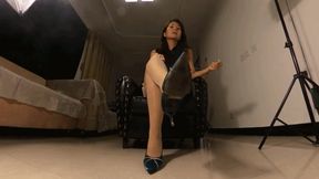 Ms Xiao Mi ordered the slaves to clean the dust from their high heels 360VR