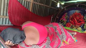 Soye hue bhabhi ko uthakar chutchata