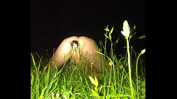 Dildo in nature! My ass seems to be happy, and it'_s good to peck!