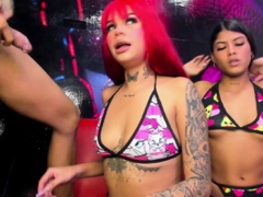 College Amateur Girls Throw Group Sex Party