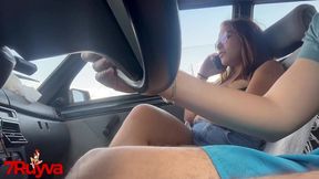 meu corno me ligou enquanto pagava um boquete no carro, no final ganhei leitinho na boca