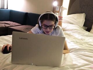 Surprise For The Fans! Teen Streamer Ends Broadcast With Masturbation