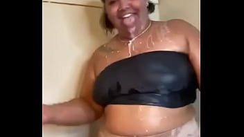 Gorda beb&eacute_ leche