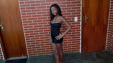 Novinha fez sua estreia no porno perdendo a virgindade do cuzinho na pele com Jr Doidera