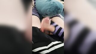 Милый фембойчик дрочит и тихо стонет