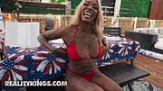 Inked blonde Stephanie Raee loves giving that sloppy toppy to big cock outdoors