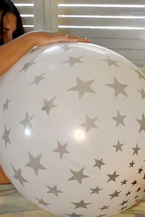Blow to Pop Huge 24 Inches Balloon - Bunny Looner