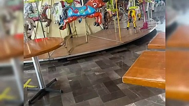 cachondas en el centro comercial