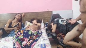 gravida de 09 meses, sem poder transar, chama as amigas para dar o cu para o marido.