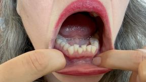 lets have a look at her wet mouth mov