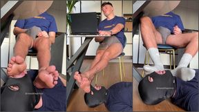 Jerking off with a straight porn while the slave worships my feet - 4k