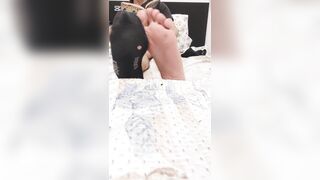 Farmi leccare i piedi a ritmo di musica