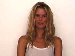 Claudia Schiffer zeigt Nippel in einem durchsichtigen Hemd