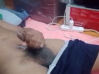 May nakatingin sakin nag jajakol.