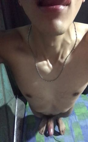 Young Man Masturbates Rich for You