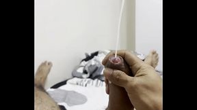 Tirando chorros de leche joven caliente