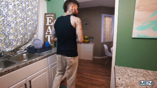 ممارسة الجنس بين الأعراق مص القضيب، الاستمناء، قذف المني، ركوب، بدون واقٍ، الجماع، تم ضبطهما متلبسين، عضلات – الشابان الهواة هاتلر غوريوس وجوي ميلز ذوا القضيب الكبير يمارسان الجنس الشرجي