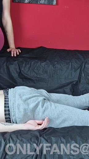 Oily Back Massage with Hot Amateur Feet