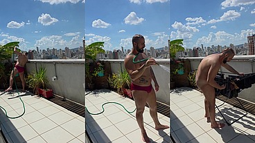 Regando as plantas e estendendo roupa peladão