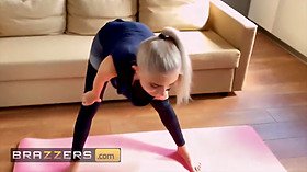 Sluty beauty (Eva Elfie) is doing some yoga in a liberate blouse and taunts her boyfriend - brazzers