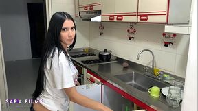 Ambar Prada shows her beautiful ass cleaning the kitchen