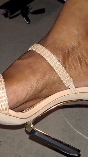 Belle Hadja Pretty Feet of the Night