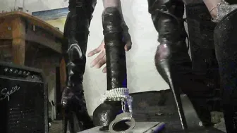 Slim white guy shows off with anal toys craving BBC
