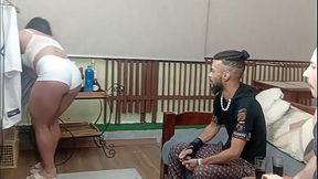 TIA SAFADA FAZENDO DPV COM SOBRINHOS QUE DEIXOU ELES ENCHEREM SUA BUCETA DE PORRA