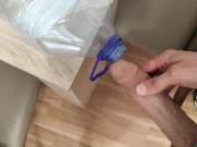 Meto mi Enorme Polla Gorda en Una Garrafa como si Fuera Tu ANO y Me Corro en su Cara 🤓