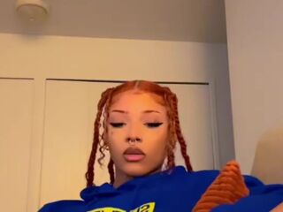 Slutty Honey Rubs Herself Numb