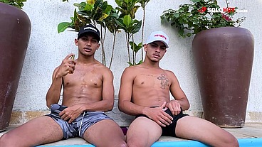 Novinhos pirocudos batendo punheta