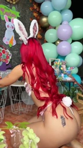 johana orozco with her big easter egg